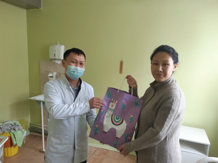 Малышам, родившимся в Ононской центральной районной больнице, вручили подарки